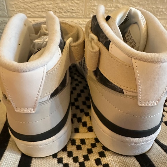 Adidas Forum Mid White & Black - Picture 6 of 8